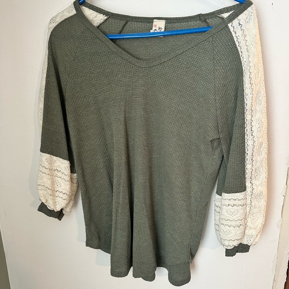 7th Ray Olive Top with Cream Lace Sleeves